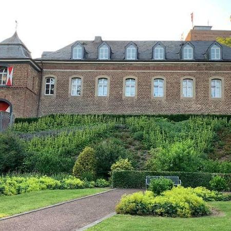 Burg Wassenberg Hotel Exterior foto